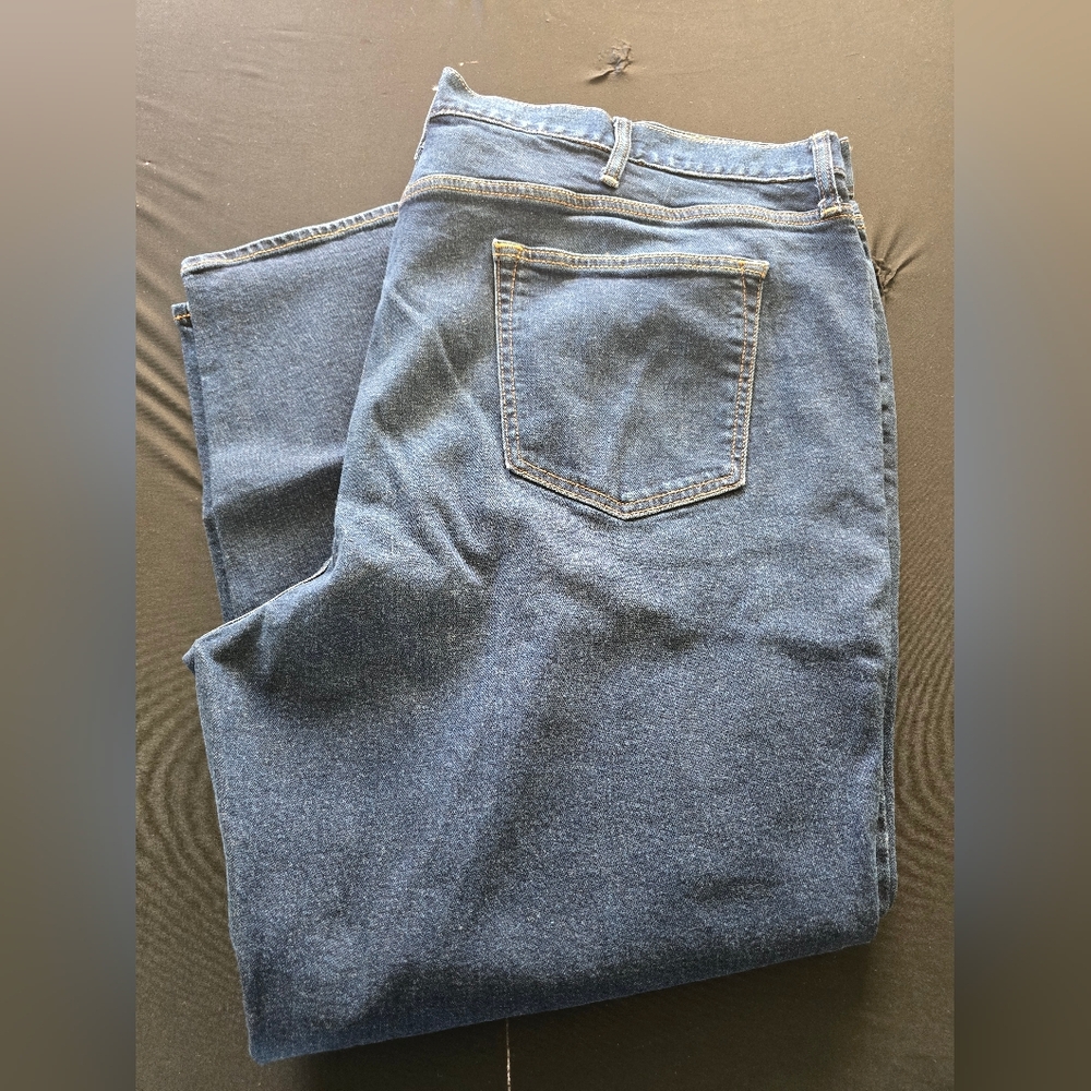 Old Navy Athletic Taper Built-In Flex Jeans - Picture 4 of 7